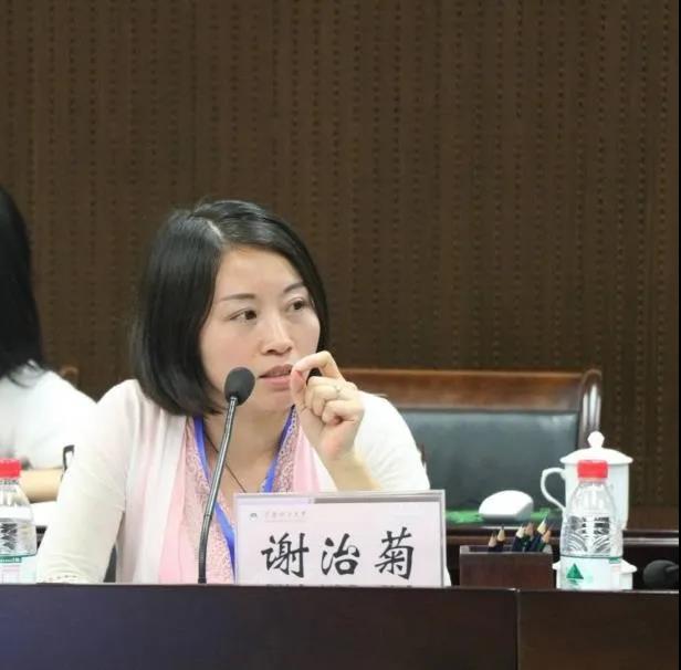广州市优秀教师,现挂职贵州省纳雍县教育局党组成员,副局长,同时兼任